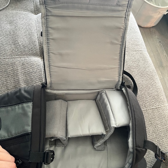 Lowpro Camera Sling Bag - Picture 3 of 3